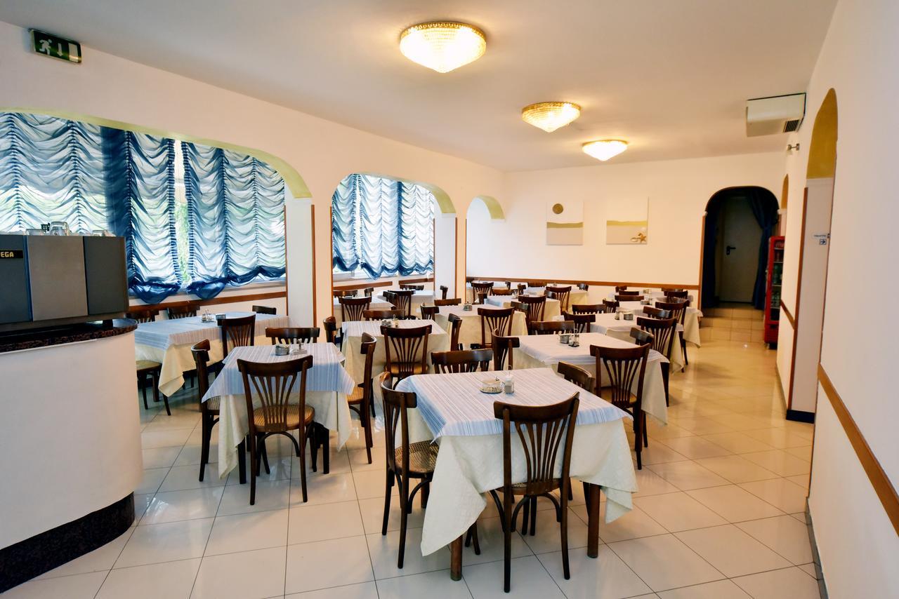Hotel Marika Римини Экстерьер фото